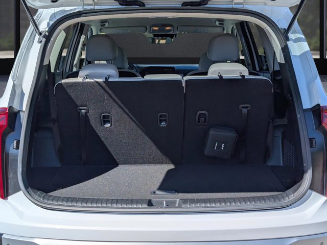 Used 2024 Kia Telluride S image 10