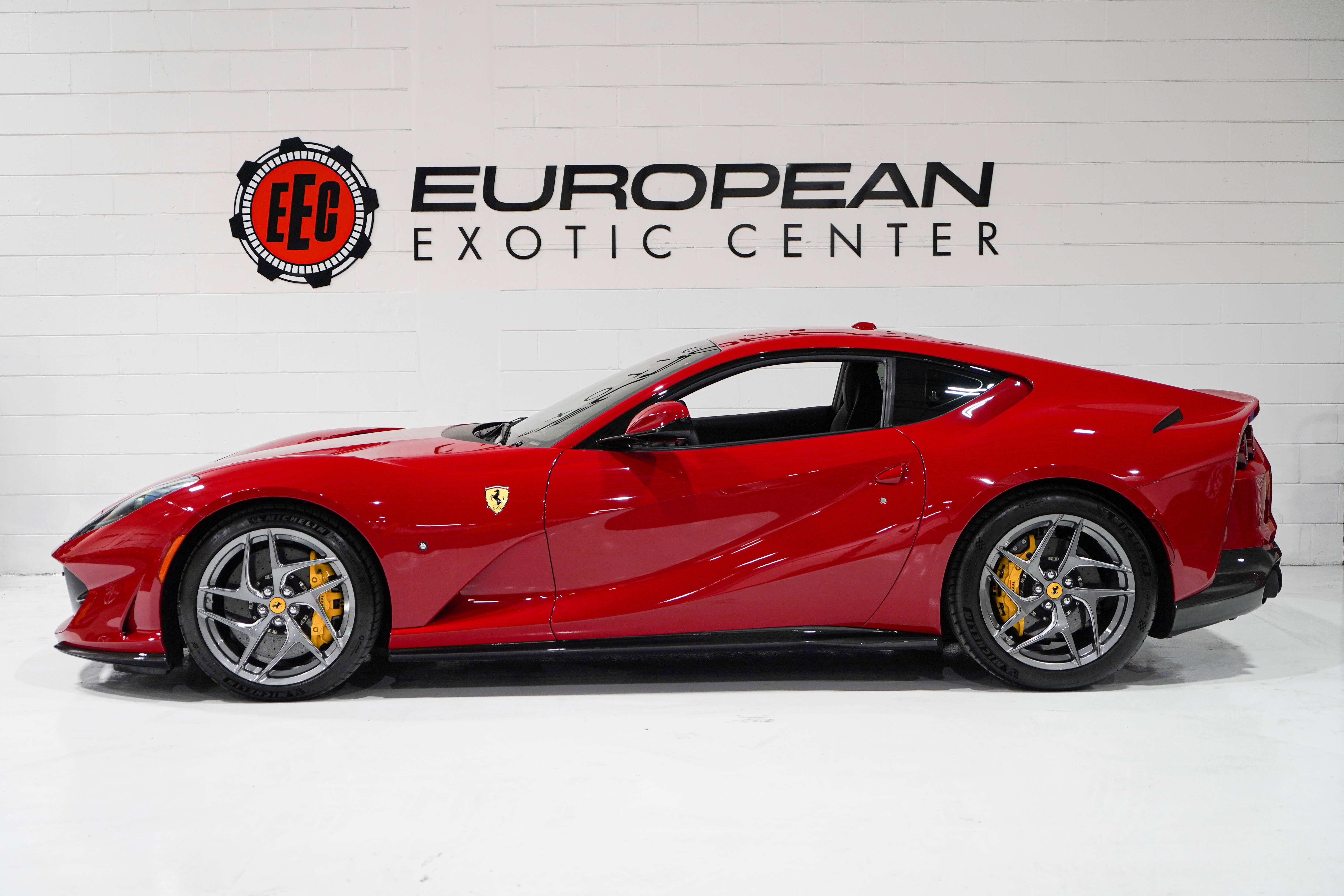 Used 2018 Ferrari 812 Superfast RWD image 7
