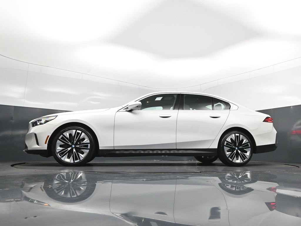 Certified 2026 BMW 530i RWD image 39