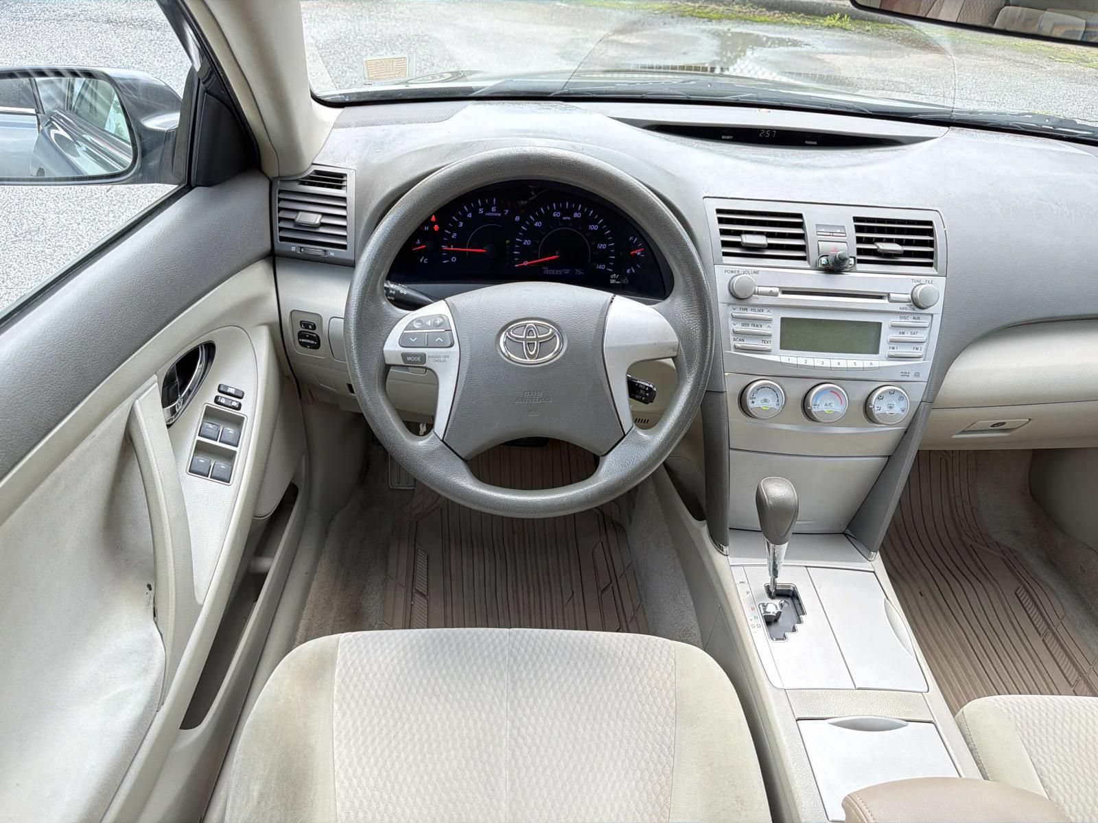 Used 2010 Toyota Camry LE FWD image 23