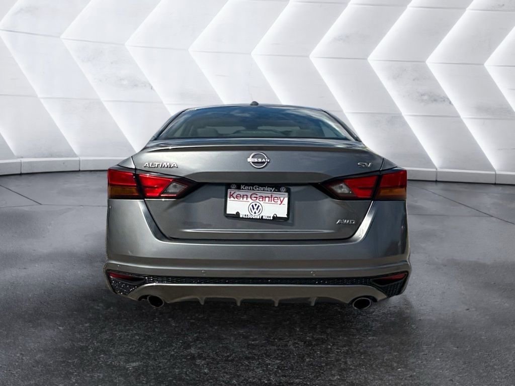 Used 2024 Nissan Altima 2.5 SV w/ SV Premium Package AWD/4WD image 3