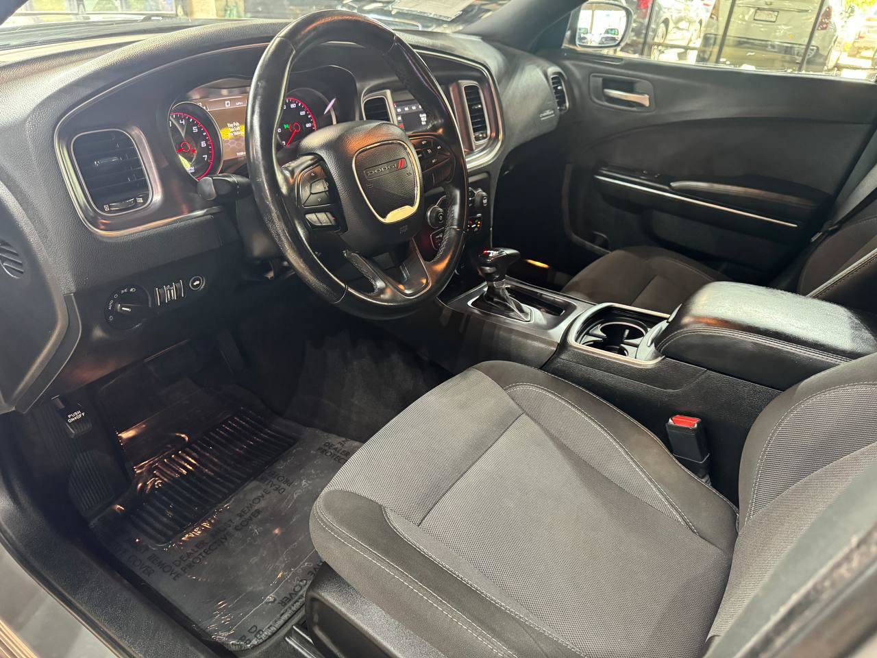Used 2018 Dodge Charger SXT RWD image 17