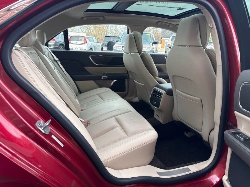 Used 2018 Lincoln Continental Select image 21