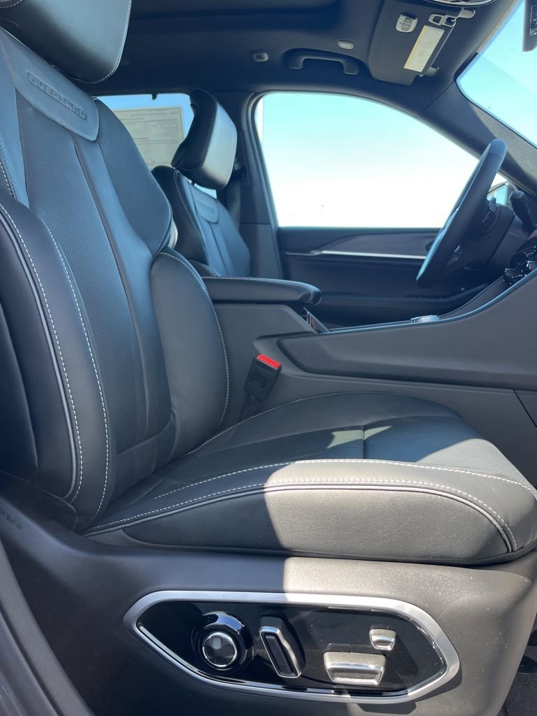 New 2025 Jeep Grand Cherokee Overland w/ Luxury Tech Group IV image 10