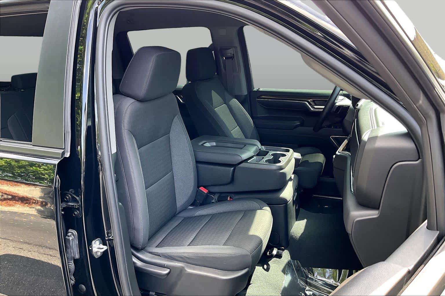 Used 2023 Chevrolet Silverado 1500 LT AWD/4WD image 8