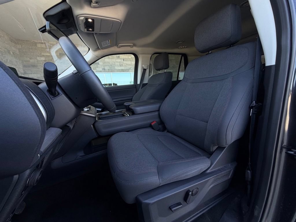 Used 2025 Ford Expedition Max Active AWD/4WD image 6