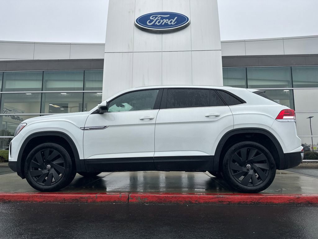 Used 2024 Volkswagen Atlas Cross Sport SE image 1