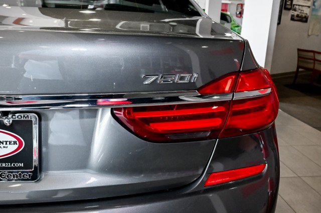 Used 2019 BMW 750i xDrive w/ M Sport Package AWD/4WD image 44