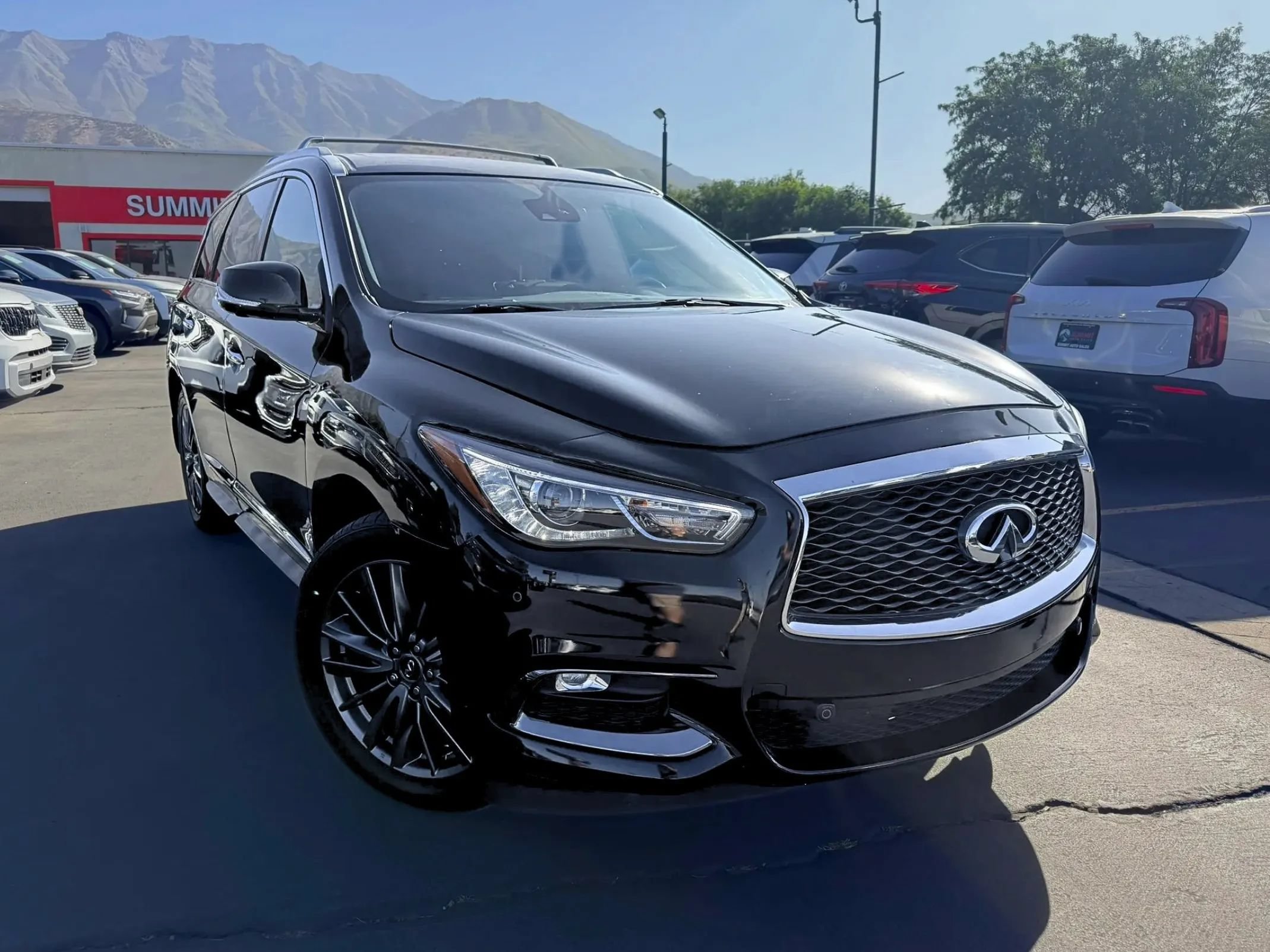 Used 2020 INFINITI QX60 Luxe w/ Edition 30 Essential Package AWD/4WD image 2