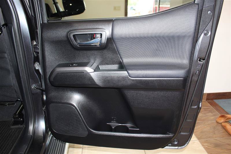 Used 2021 Toyota Tacoma TRD Off-Road w/ Technology Package AWD/4WD image 33