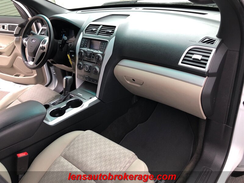 Used 2015 Ford Explorer XLT FWD image 24