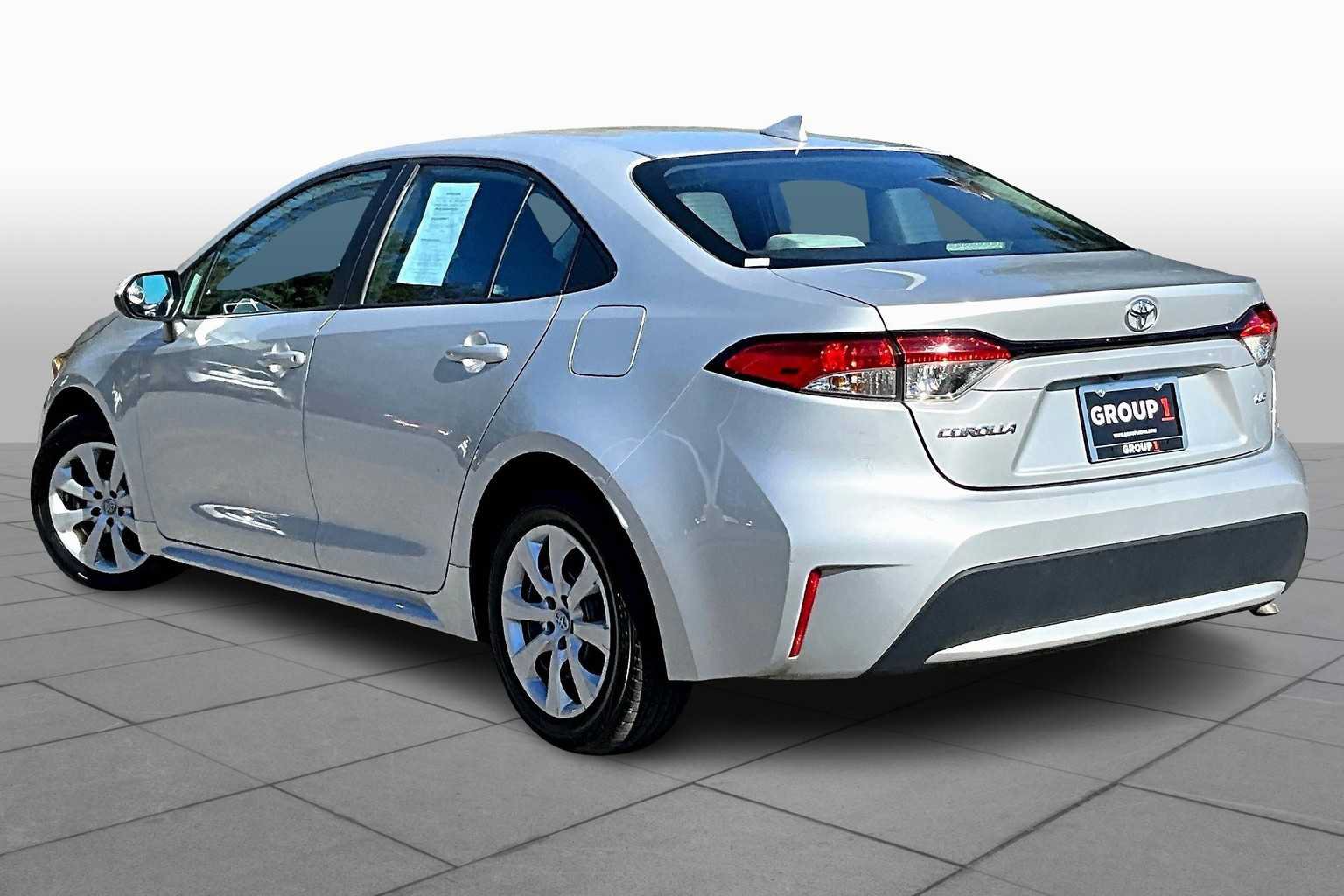 Used 2022 Toyota Corolla LE FWD image 12