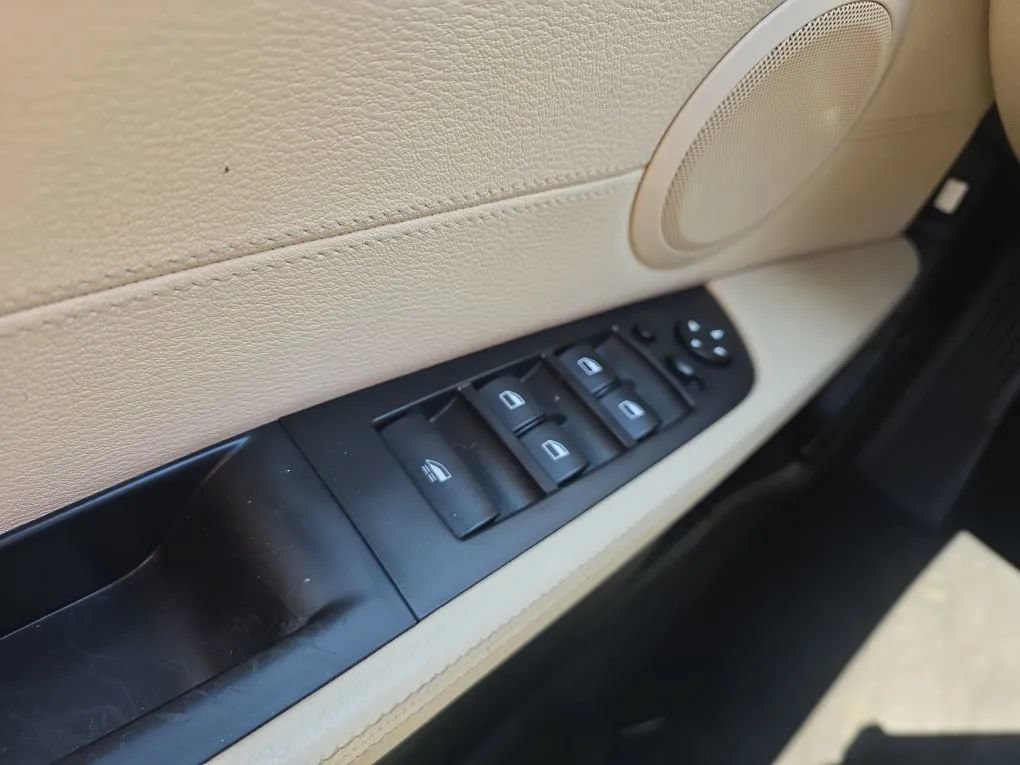Used 2012 BMW Z4 sDrive35i RWD image 22