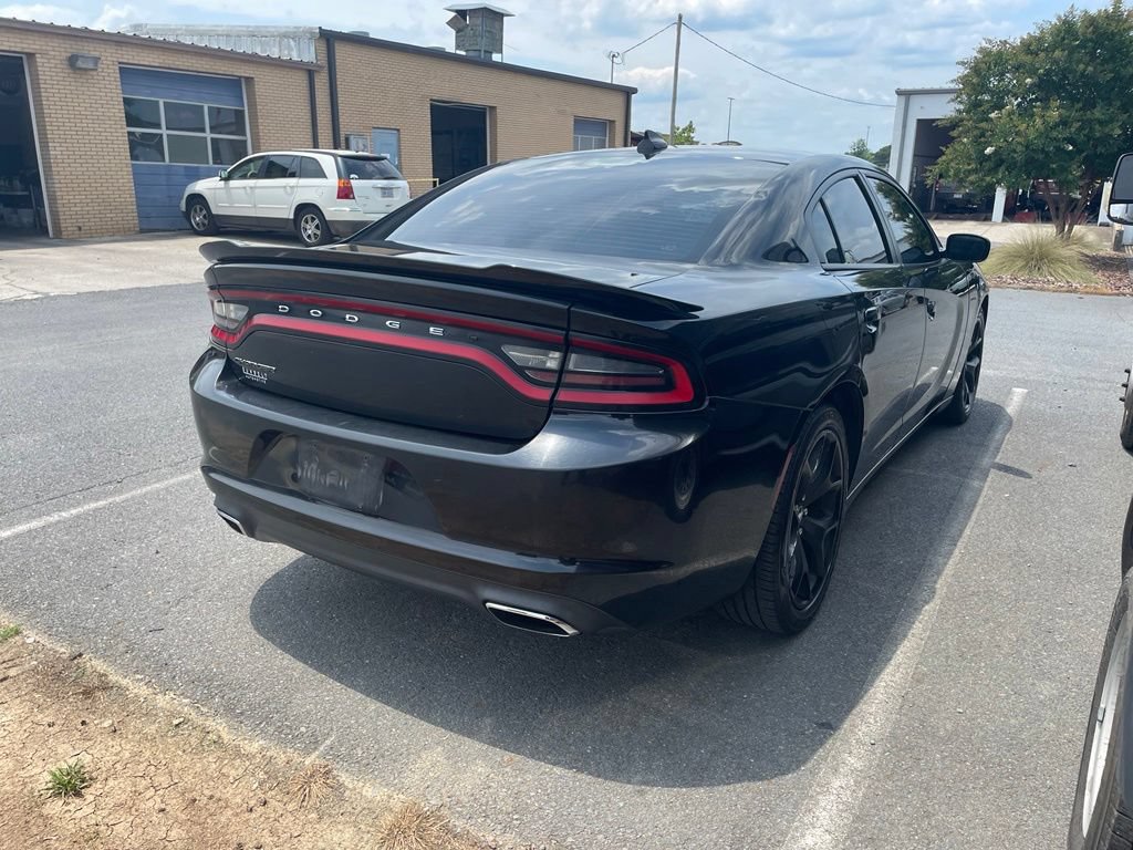 Used 2017 Dodge Charger SXT RWD image 4