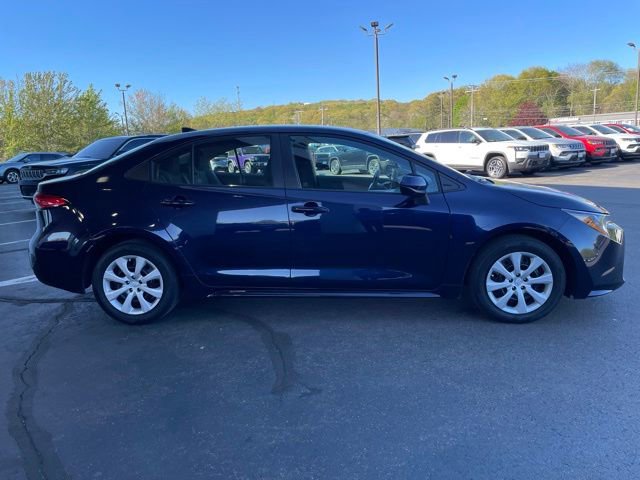 Used 2022 Toyota Corolla LE w/ Carpet Mat Package (TMS) FWD image 4
