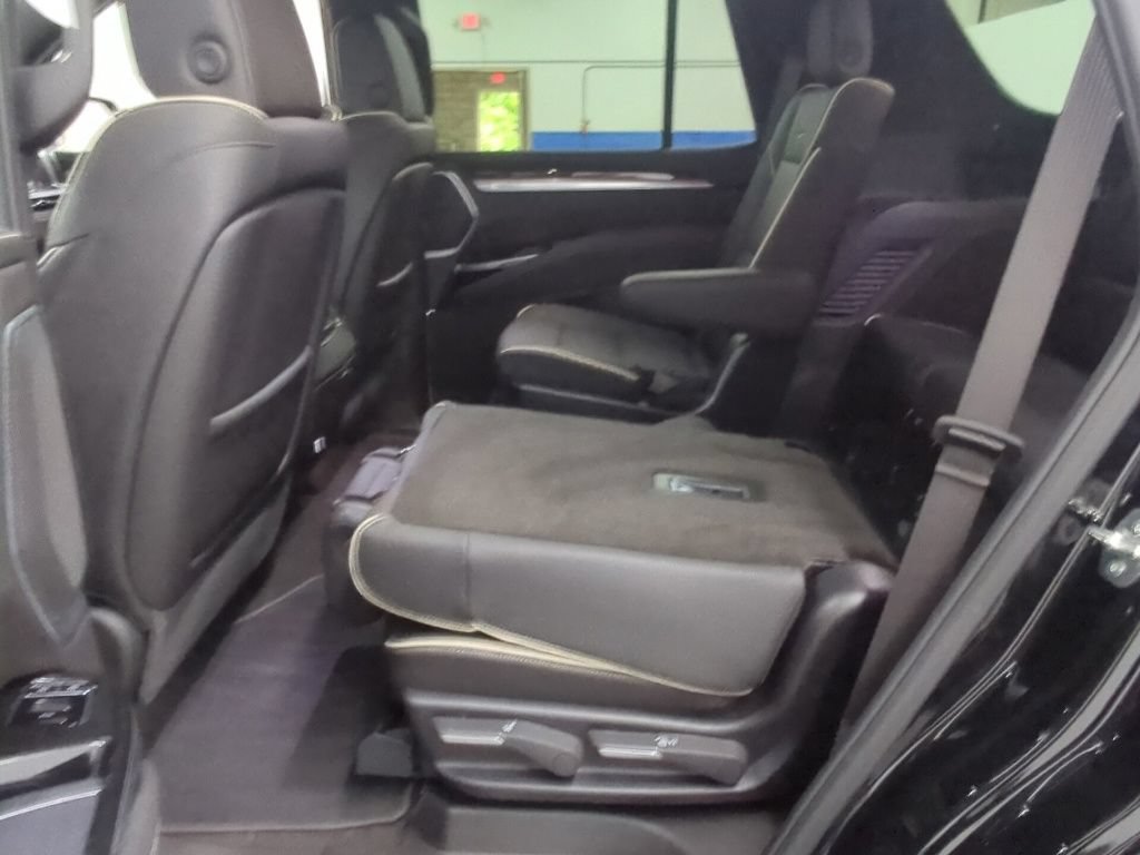 Used 2026 Cadillac Escalade Luxury w/ Touring Package AWD/4WD image 30
