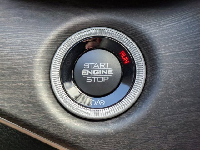 New 2025 Jeep Grand Cherokee Limited w/ Black Appearance Package image 34