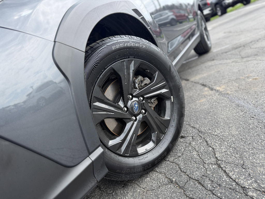 Used 2024 Subaru Crosstrek 2.0i image 2
