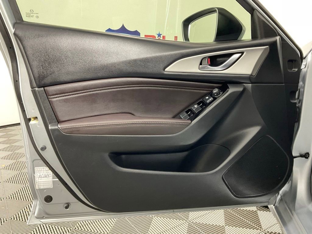 Used 2018 MAZDA MAZDA3 Touring FWD image 12