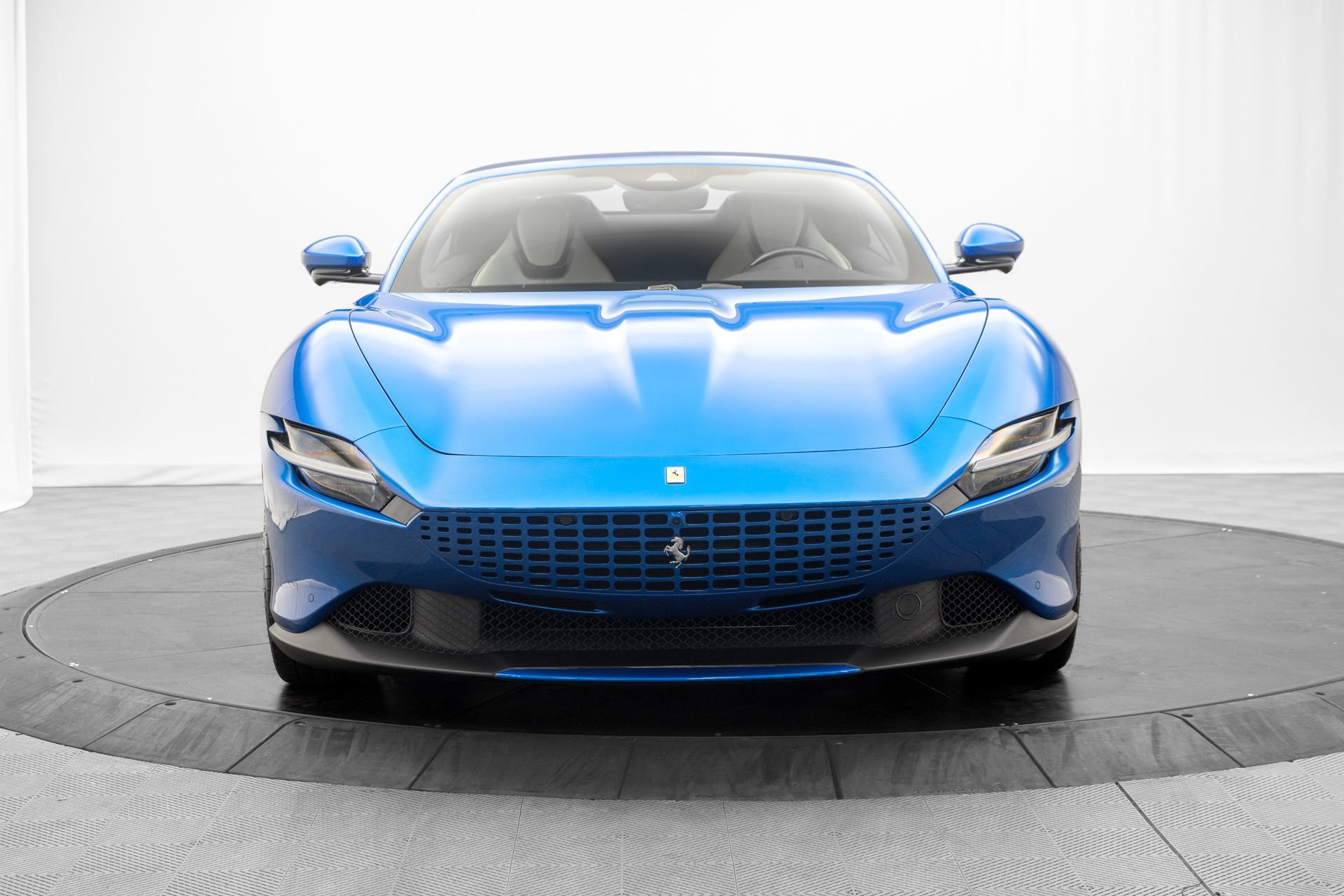 Used 2026 Ferrari Roma Spider RWD image 10