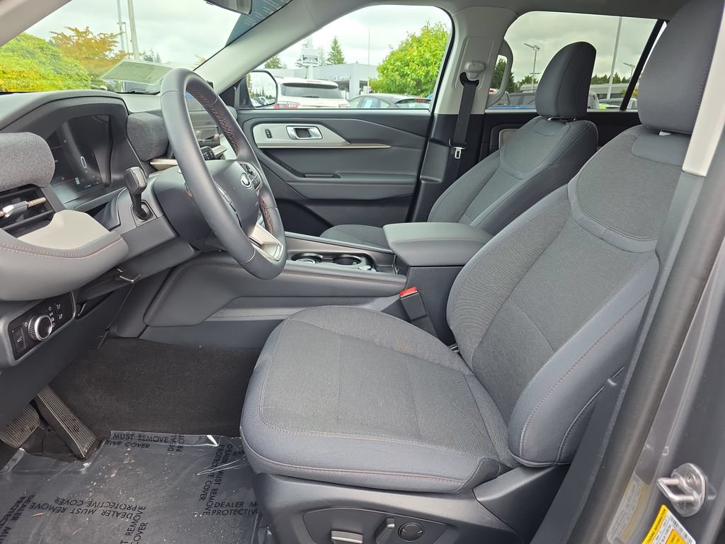 Certified 2025 Ford Explorer Active AWD/4WD image 5