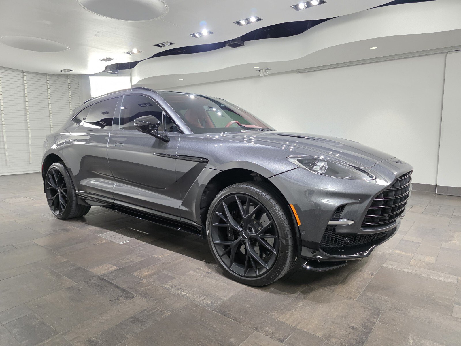 Used 2025 Aston Martin DBX 707 AWD/4WD image 1