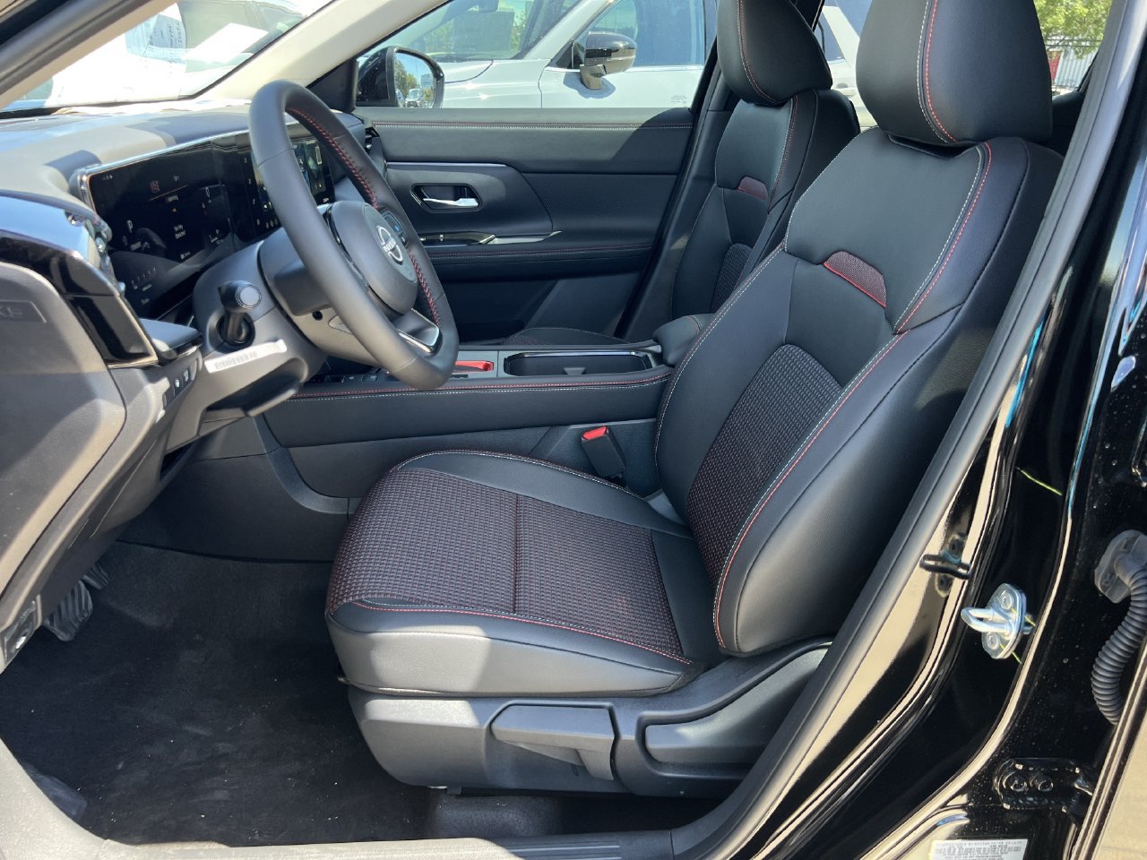 New 2027 Nissan Kicks SR FWD image 7