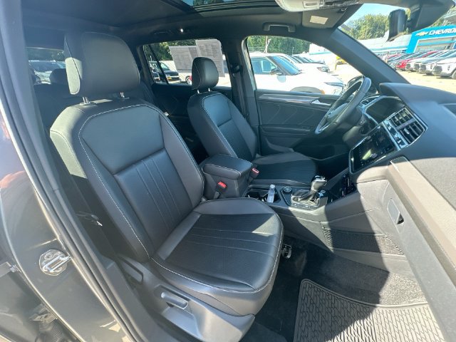 Used 2023 Volkswagen Tiguan SE R-Line AWD/4WD image 39