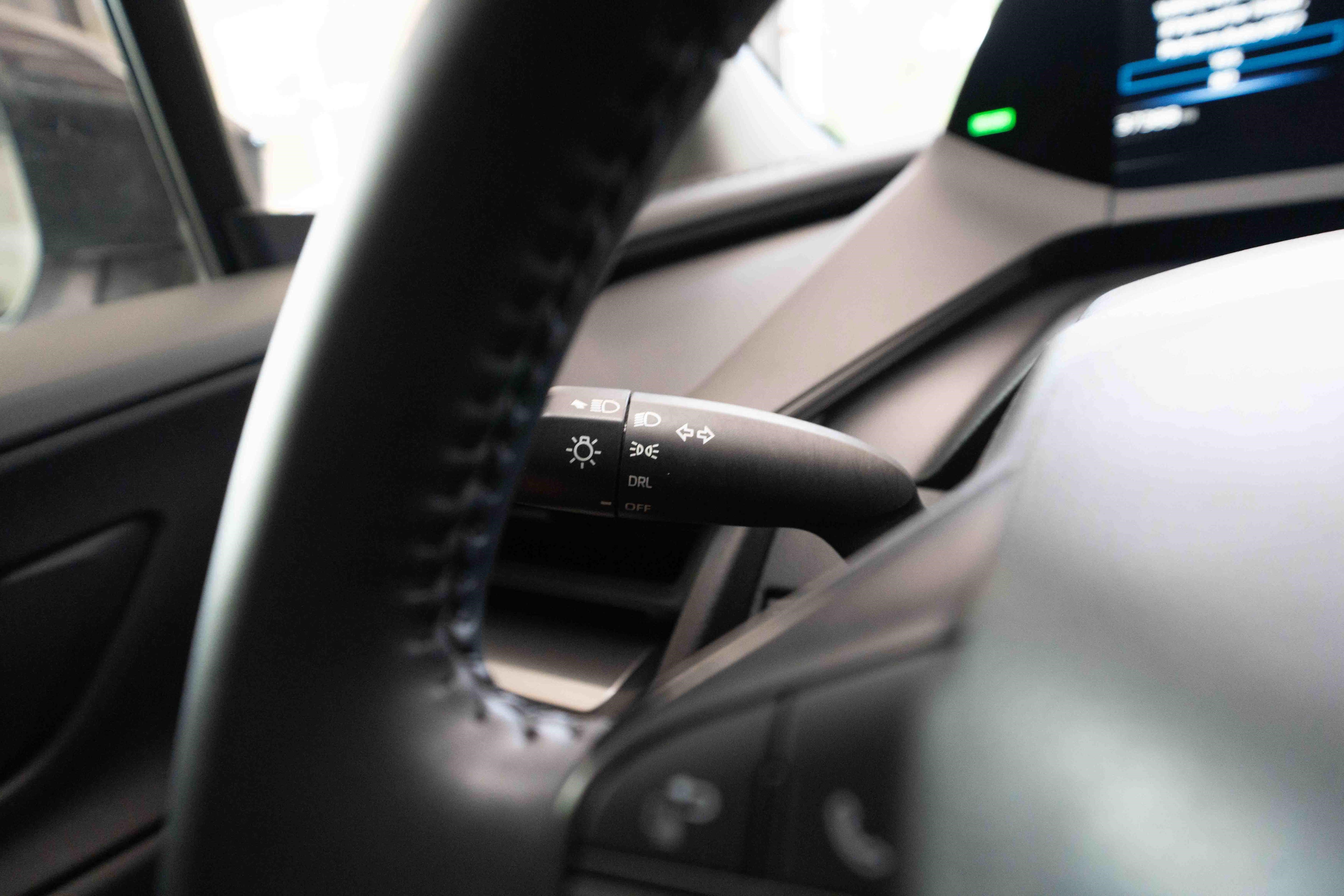 Used 2025 Toyota Prius LE FWD image 13