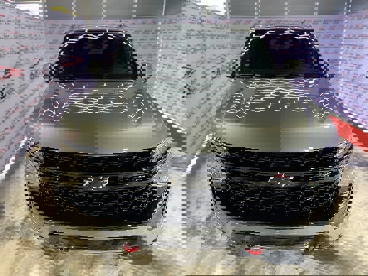 Used 2024 Chevrolet Suburban Z71 image 4