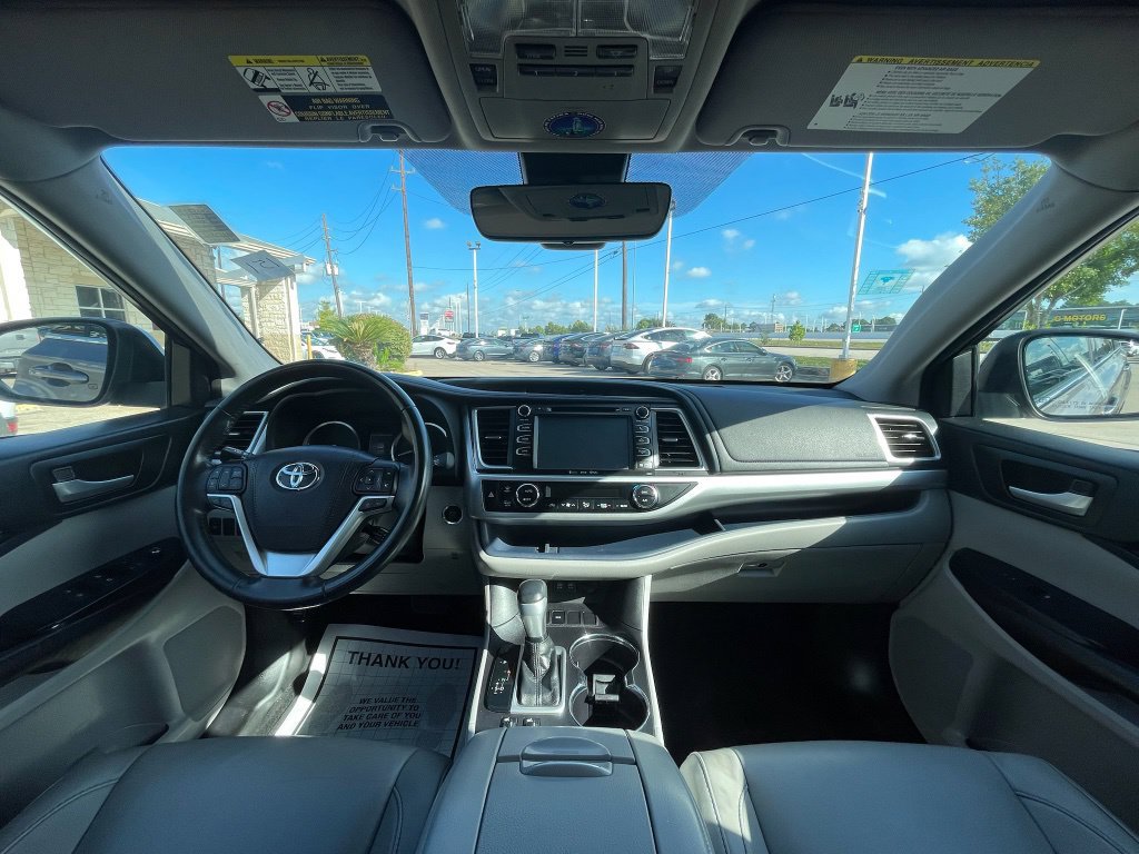 Used 2017 Toyota Highlander XLE FWD image 28