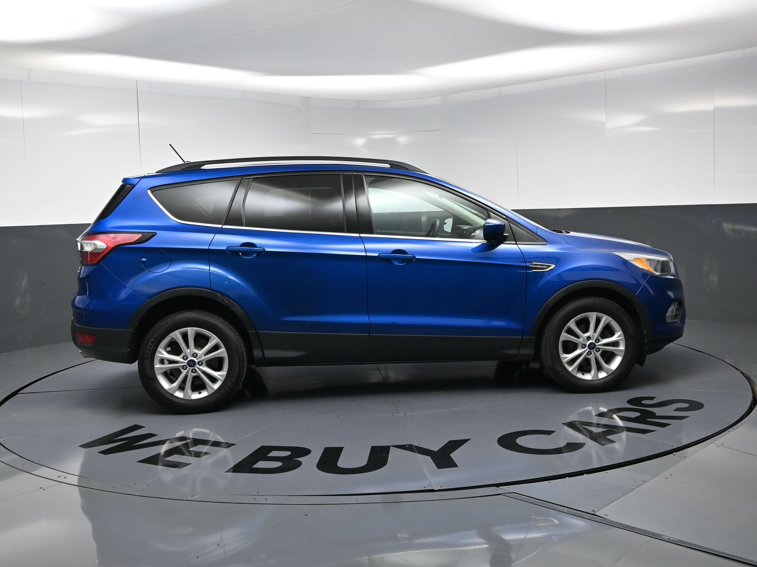Used 2018 Ford Escape SE w/ SE Sync 3 Package FWD image 10