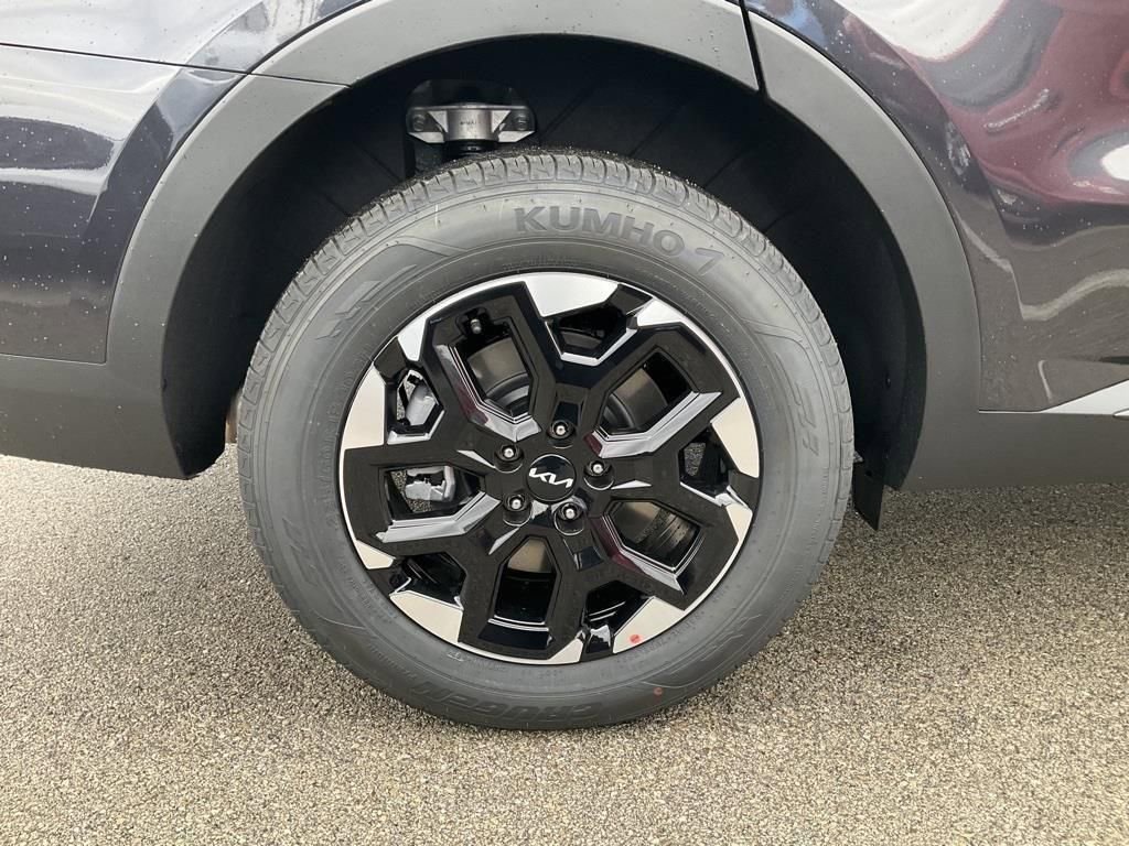 Certified 2025 Kia Sorento S image 9