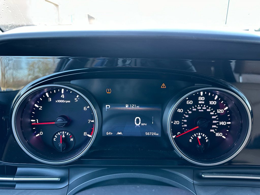 Used 2022 Kia Carnival EX image 17