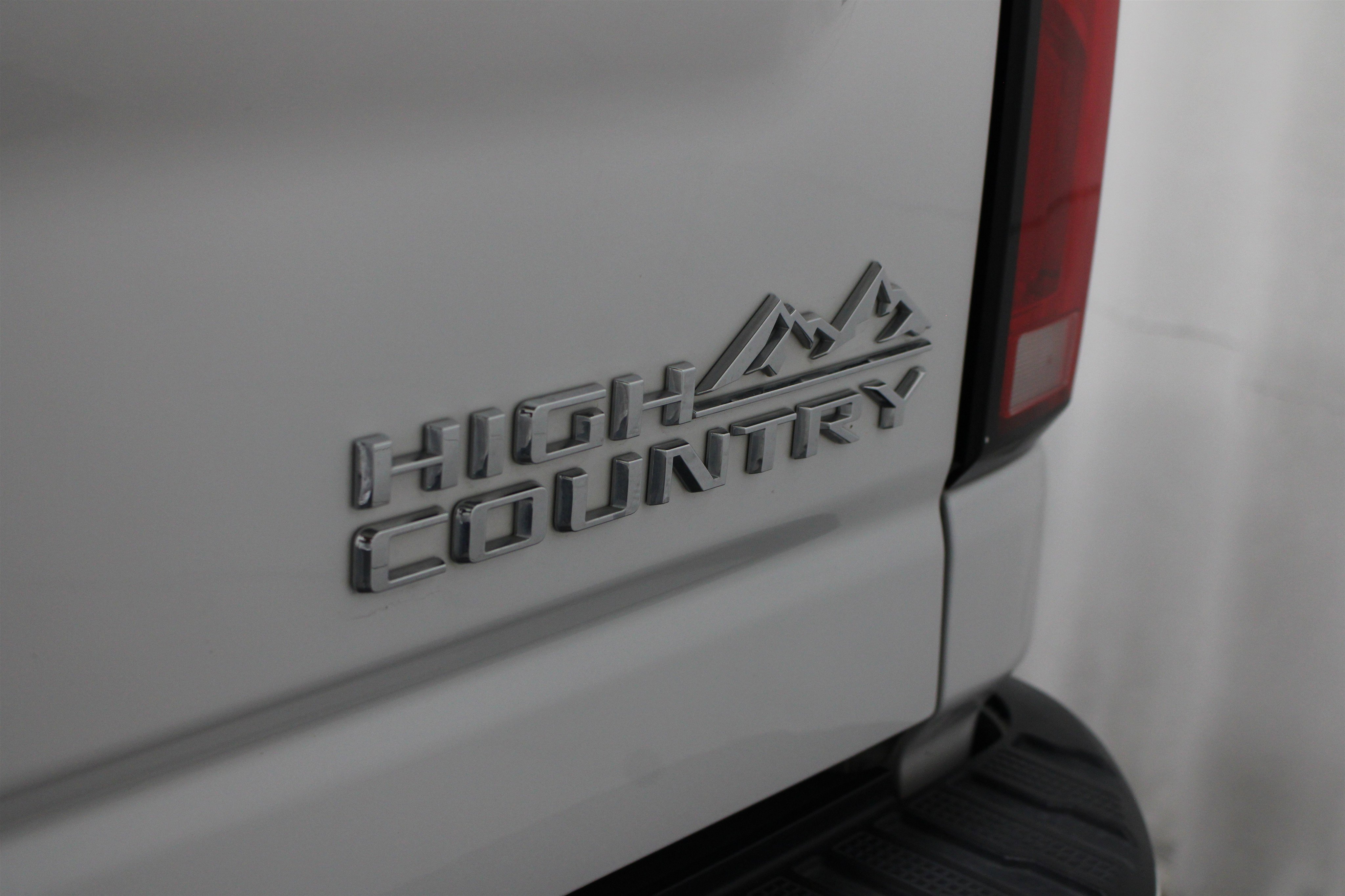 Used 2024 Chevrolet Silverado 2500 High Country w/ Technology Package AWD/4WD image 32