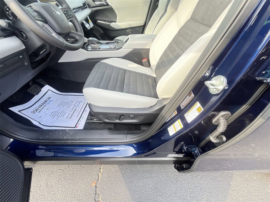 New 2025 Mitsubishi Outlander SE image 12