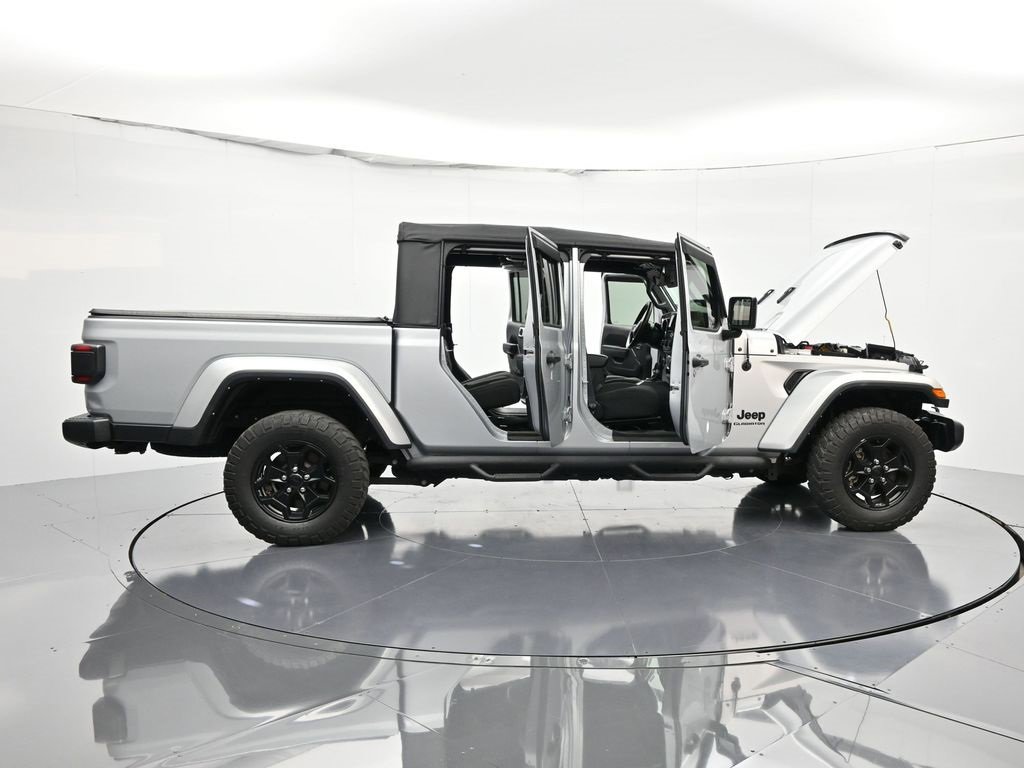 Certified 2022 Jeep Gladiator Willys image 47