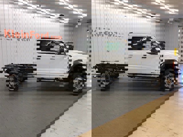 New 2025 Ford F550 4x4 Crew Cab image 9