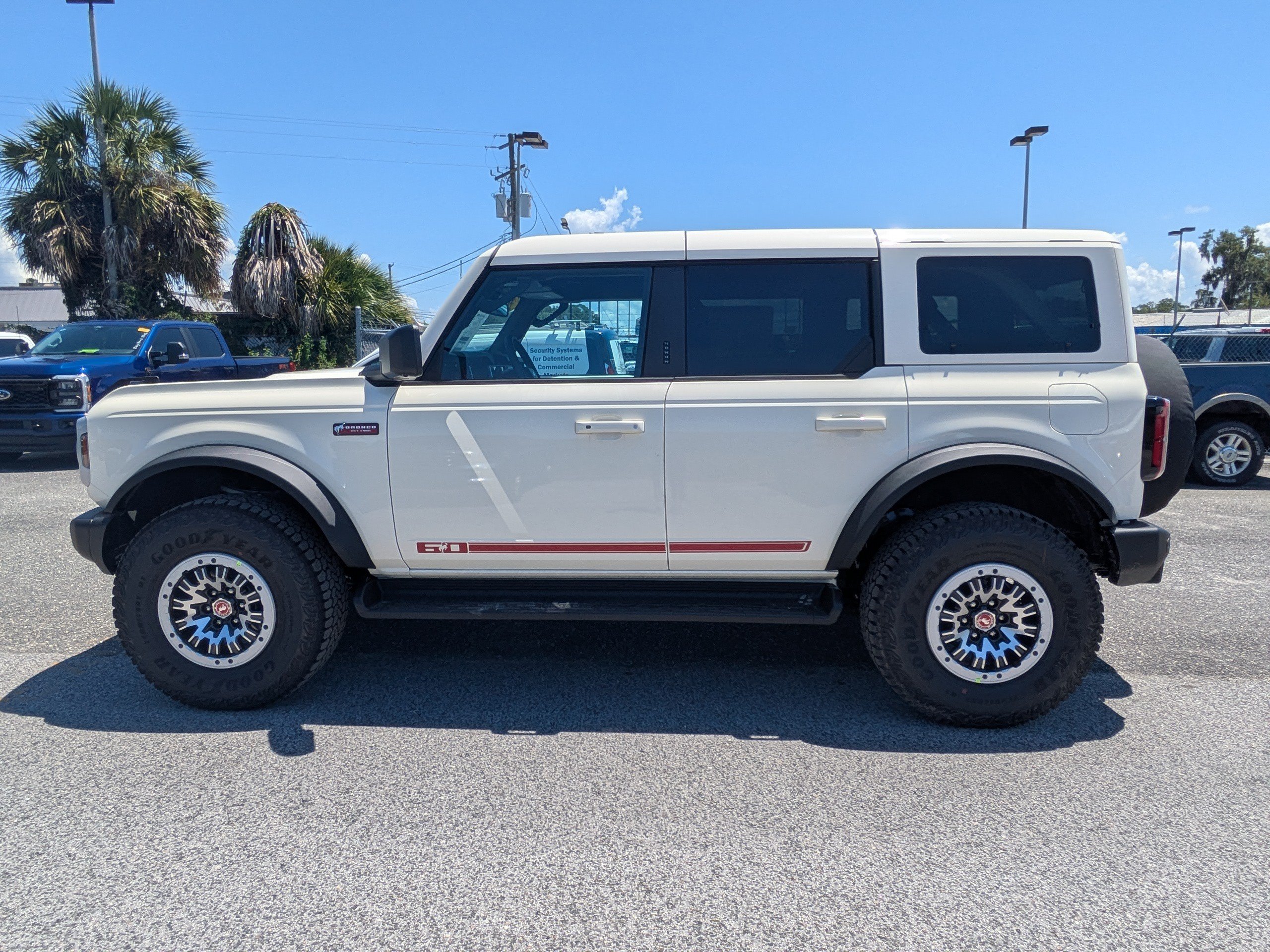 New 2026 Ford Bronco Outer Banks w/ Sasquatch Package AWD/4WD image 7