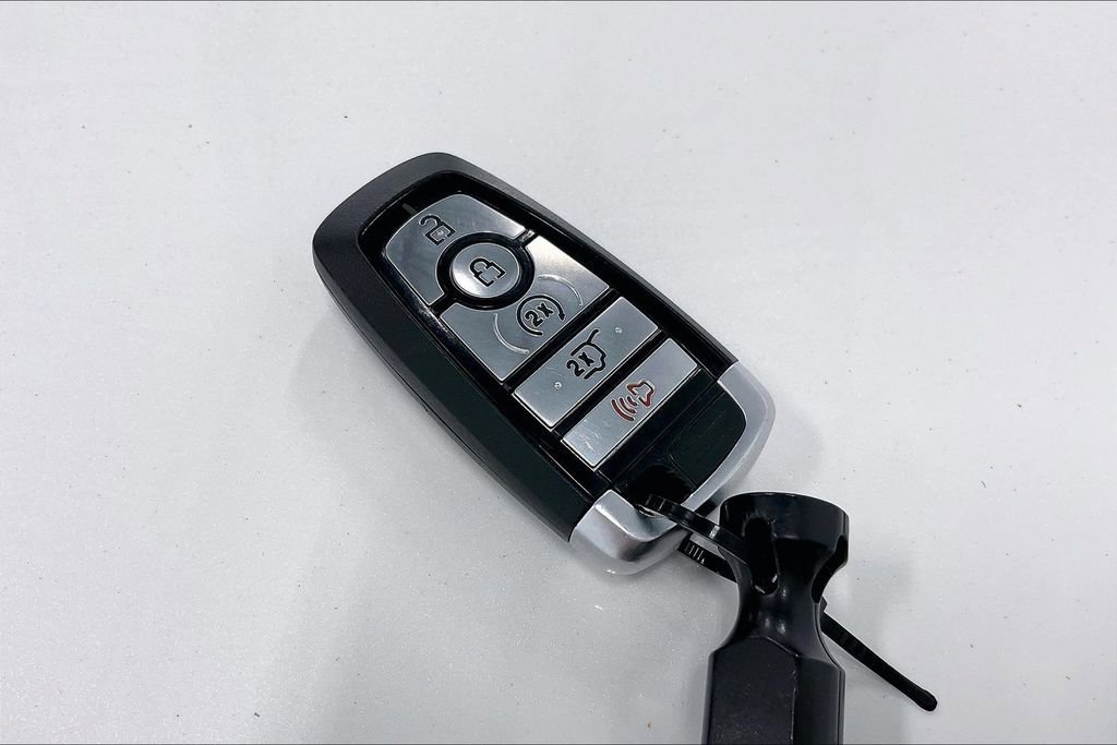 Used 2021 Ford Explorer XLT w/ Equipment Group 202A RWD image 13