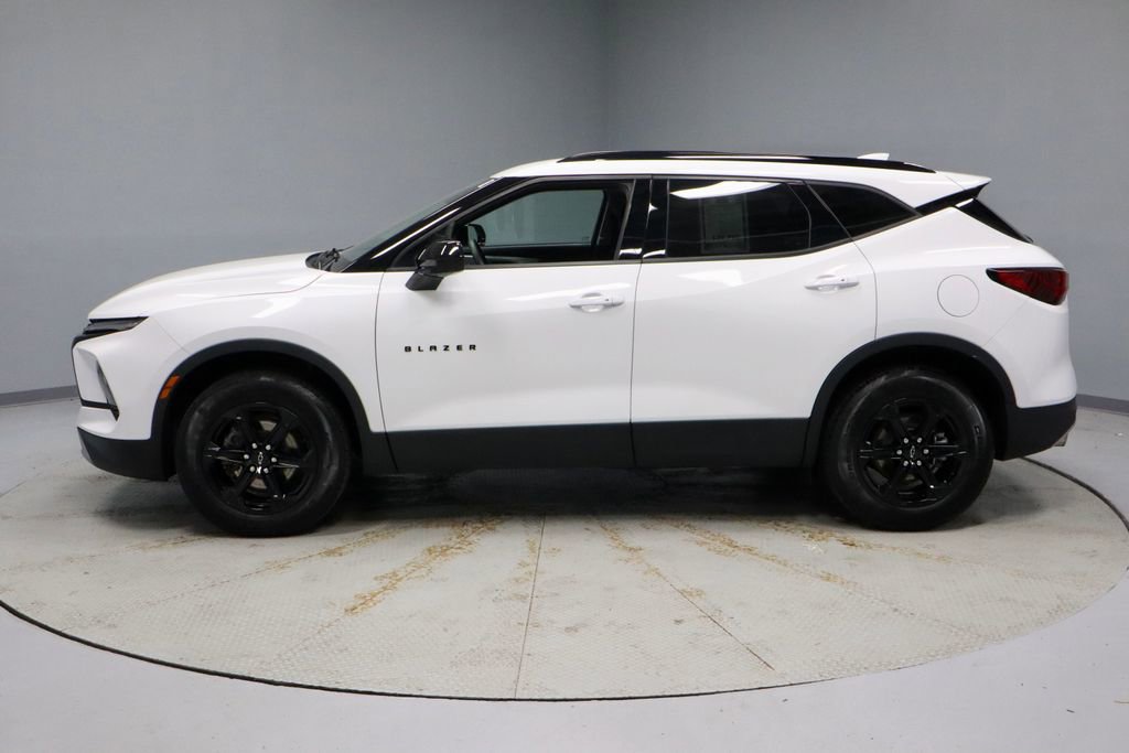 Used 2024 Chevrolet Blazer LT w/ Convenience Package FWD image 9