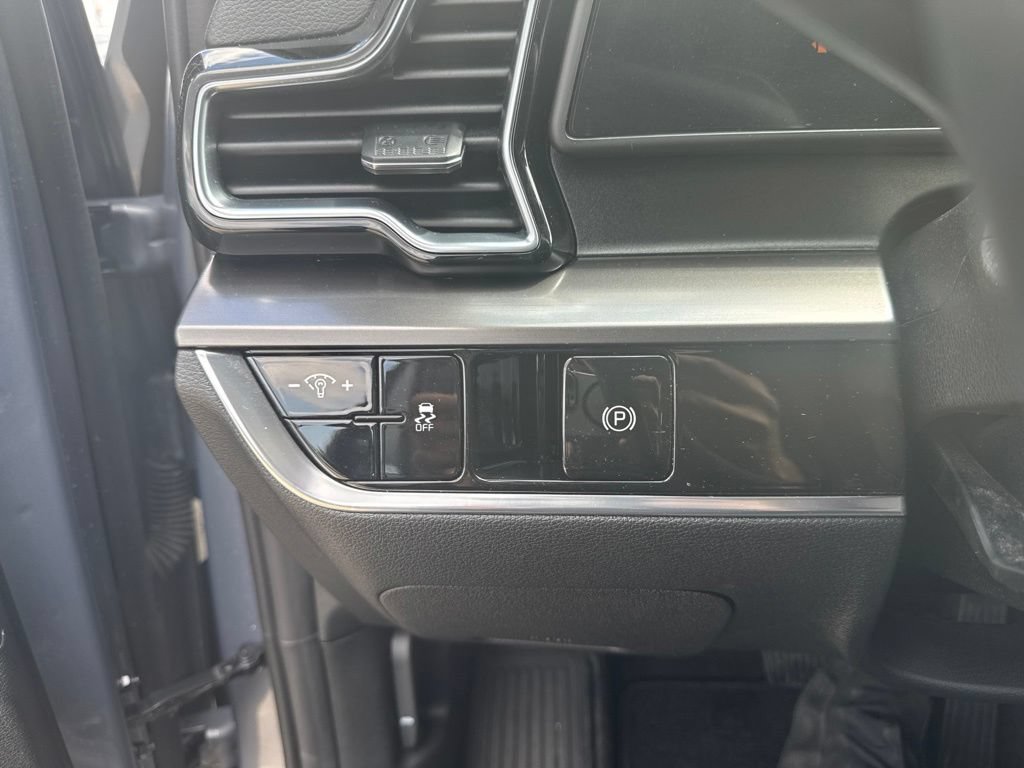 Used 2025 Kia Sportage EX FWD image 22