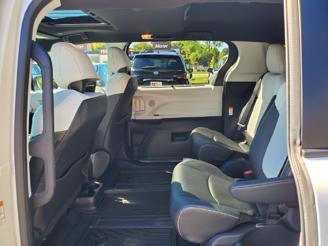 Used 2026 Toyota Sienna XSE AWD/4WD image 10