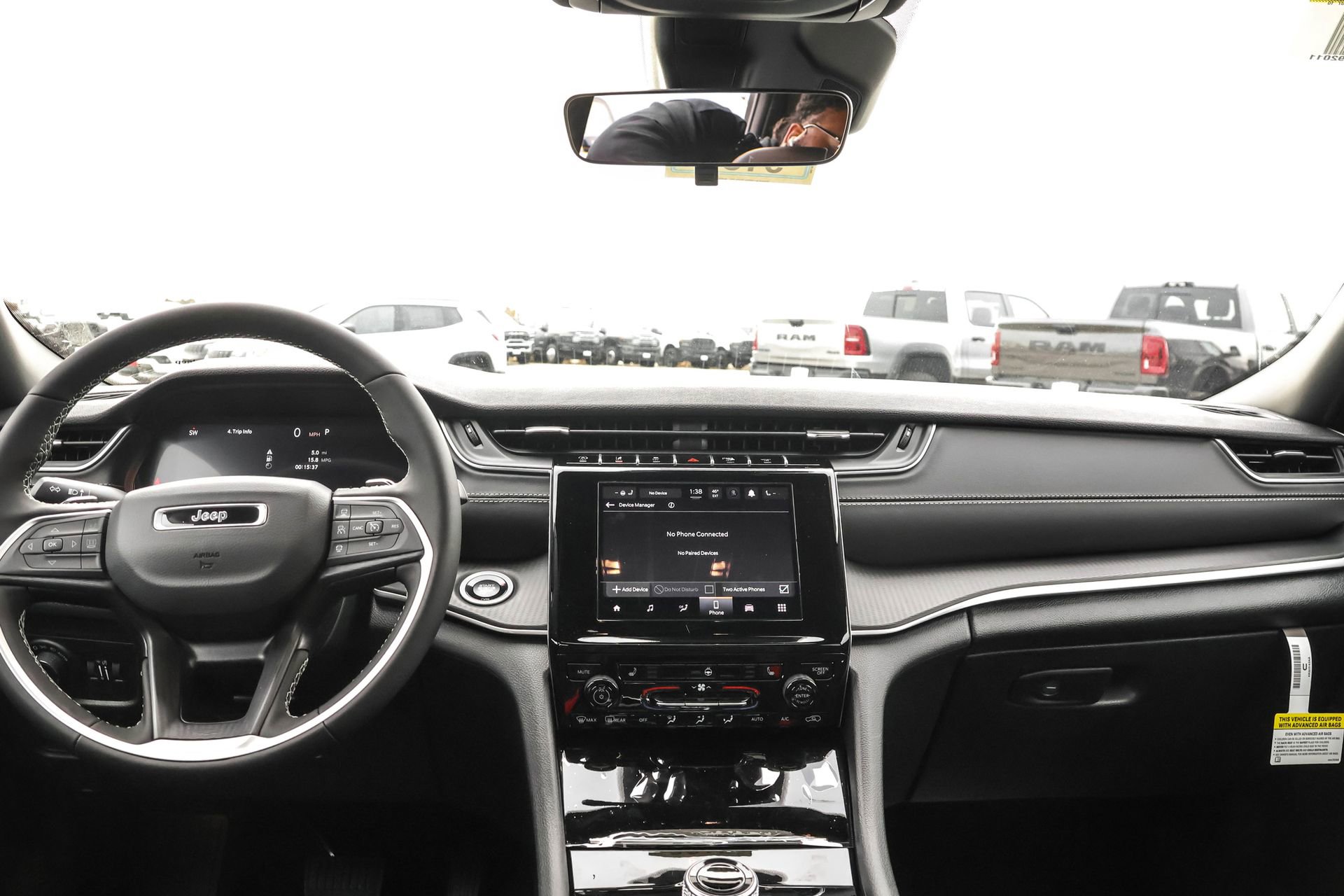 New 2025 Jeep Grand Cherokee Altitude image 12