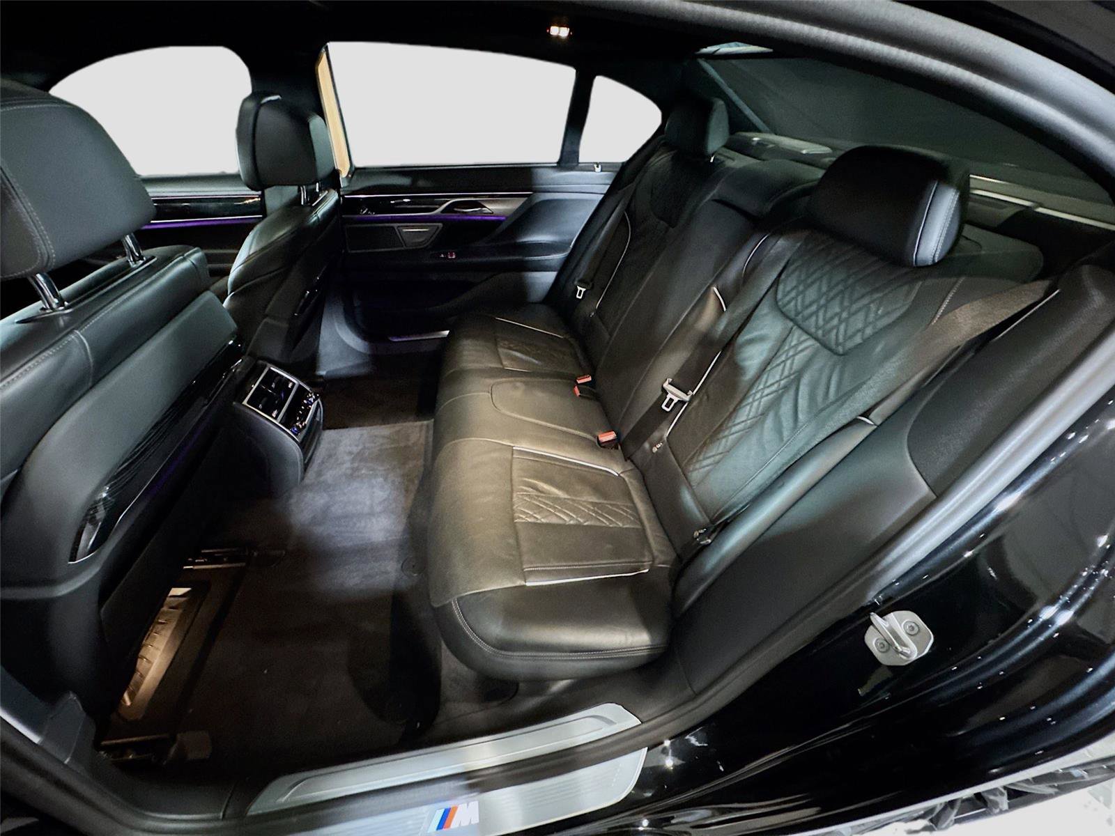 Used 2022 BMW 740i w/ M Sport Package RWD image 18