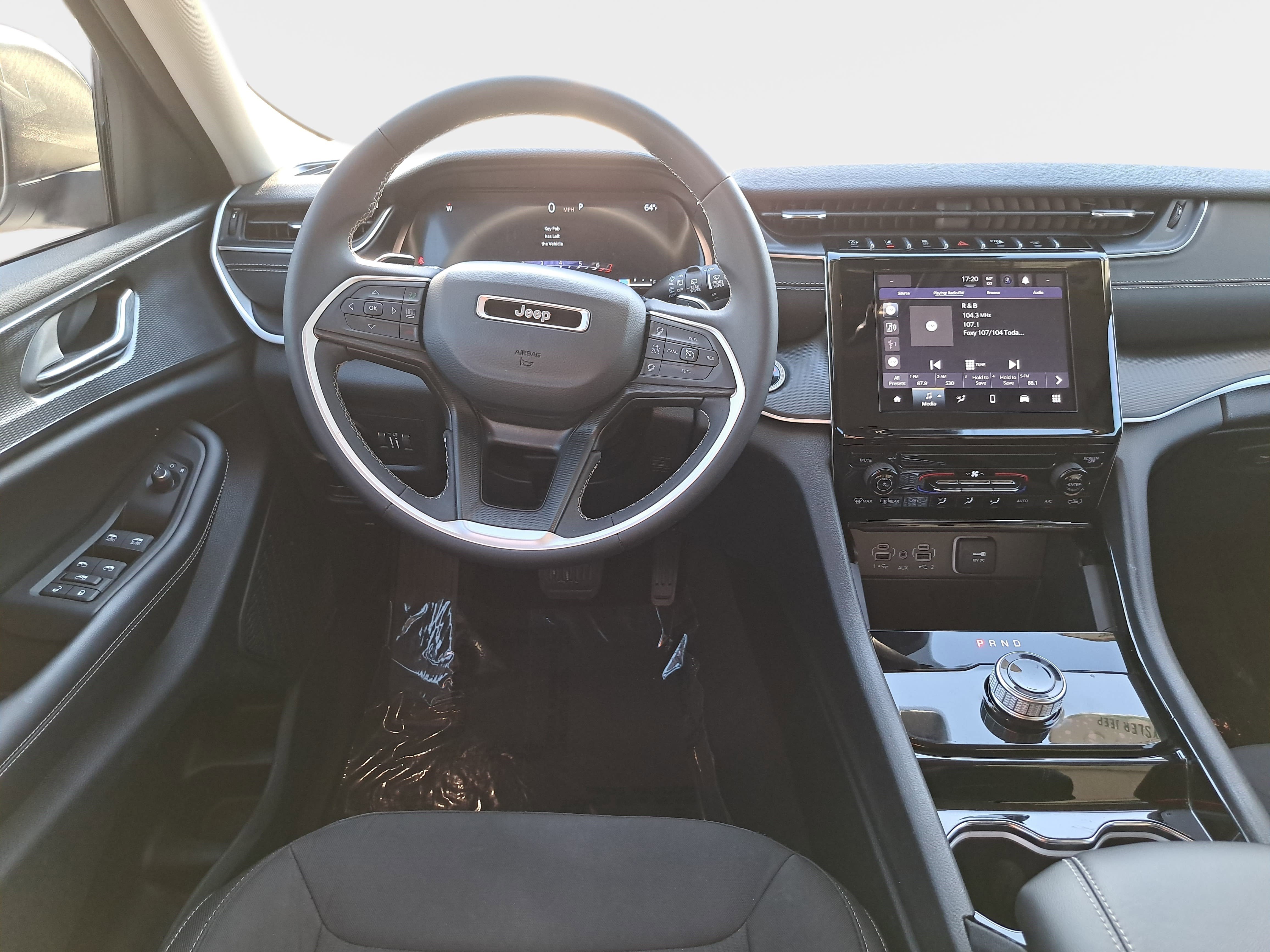 Used 2023 Jeep Grand Cherokee Laredo image 15