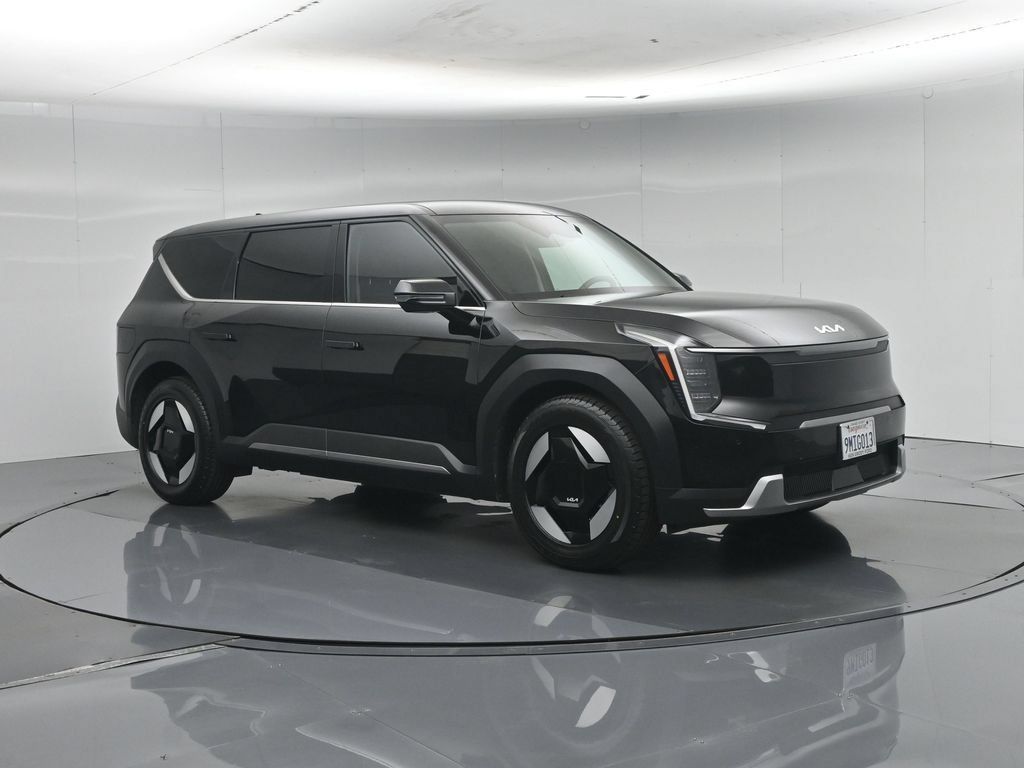 Used 2024 Kia EV9 Light Long Range RWD image 30