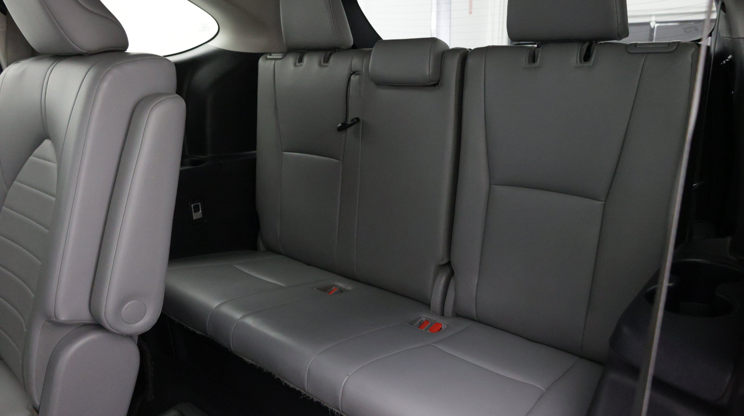 Used 2022 Toyota Highlander XLE FWD image 38