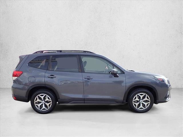 Used 2022 Subaru Forester Premium AWD/4WD image 5