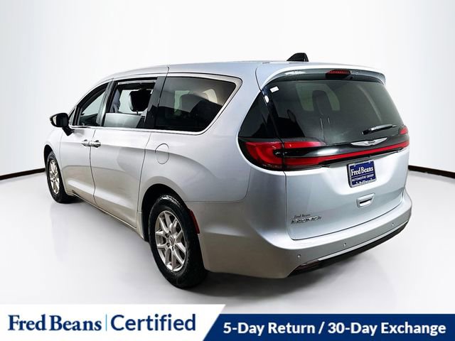 Used 2024 Chrysler Pacifica Touring-L image 7